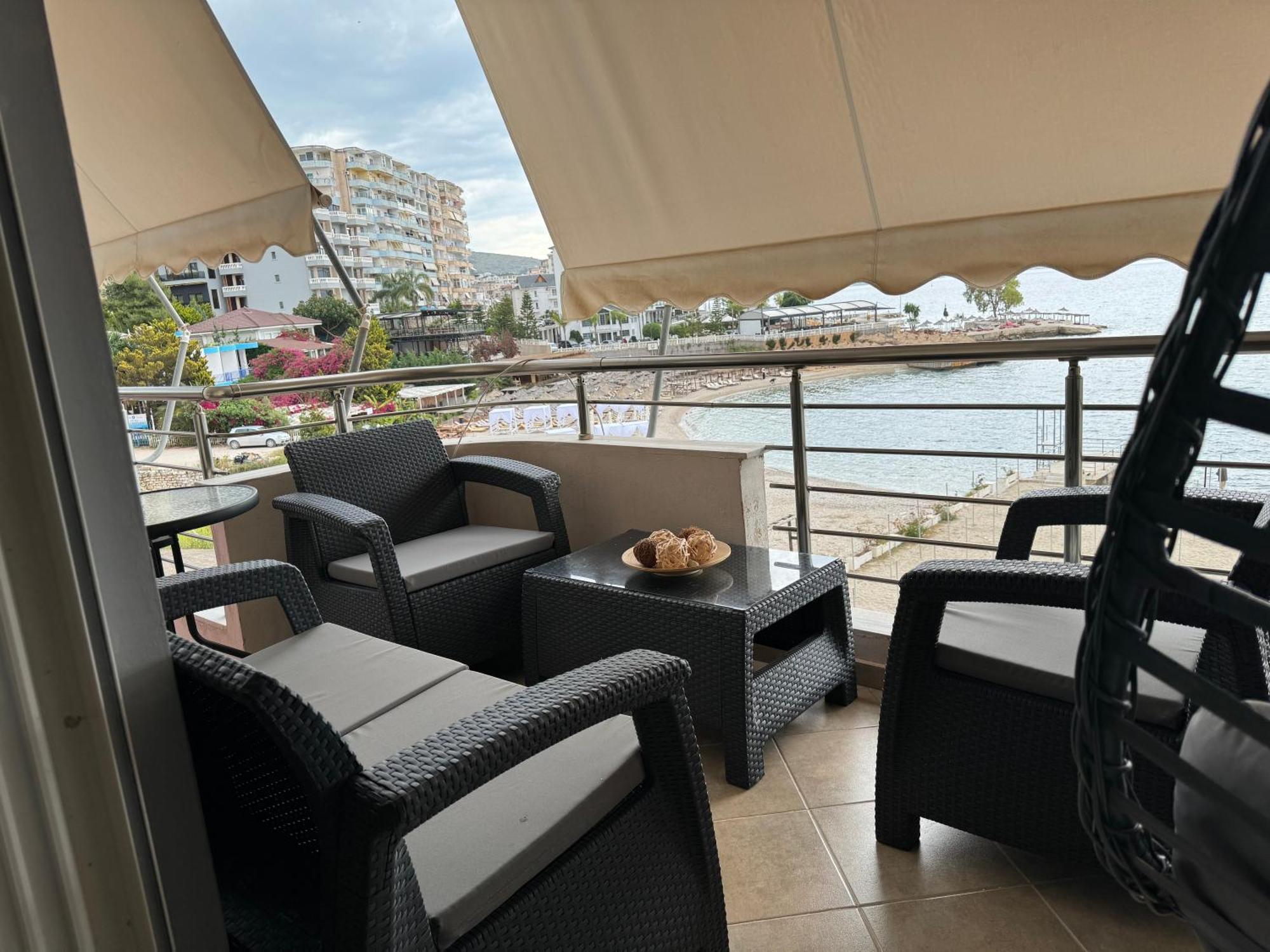 Leon Sea View Apartment Sarandë 外观 照片