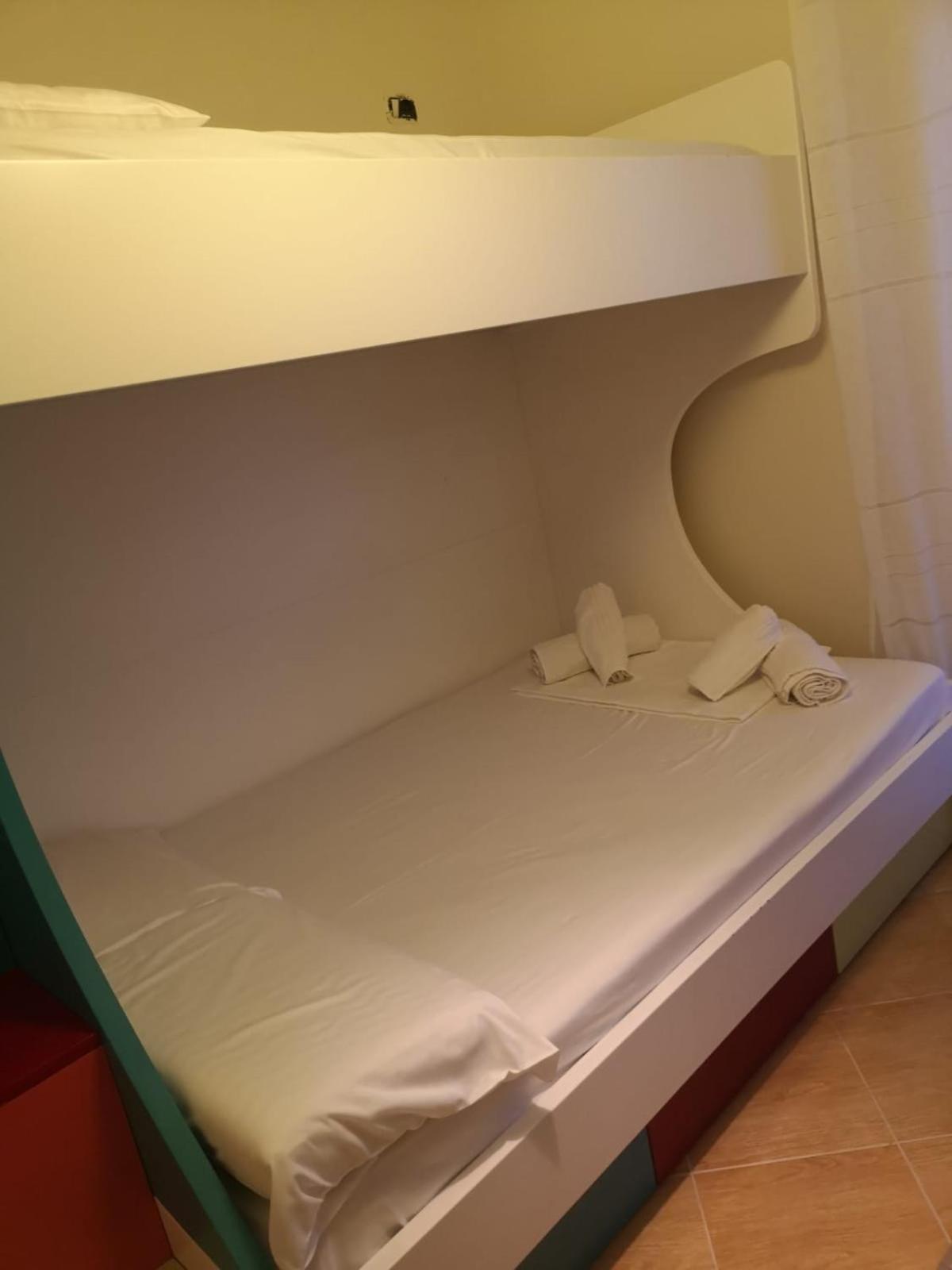 Leon Sea View Apartment Sarandë 外观 照片